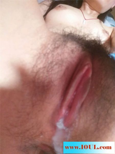 22-11极品嫩穴的妹子自慰流阴精，哥哥们快帮我舔