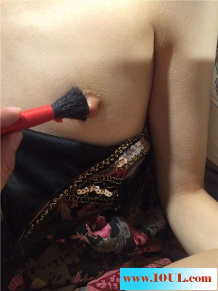 23-11靠江兄弟再战贫乳小骚B，安心内射(14P)