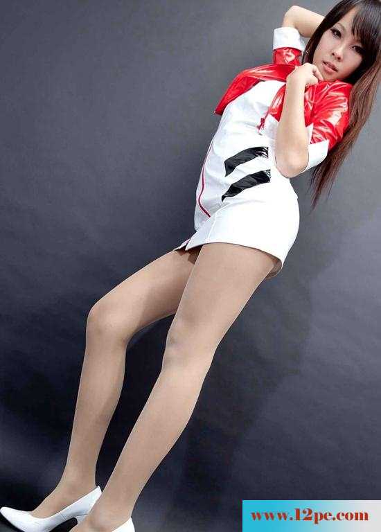 迷人深情的性感美女细长的肉丝腿真诱人(19P)