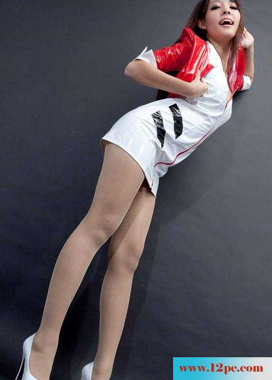 迷人深情的性感美女细长的肉丝腿真诱人(19P)