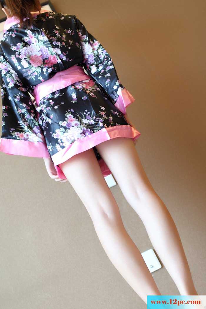 迷人心魂的白嫩美腿诱惑【10P】