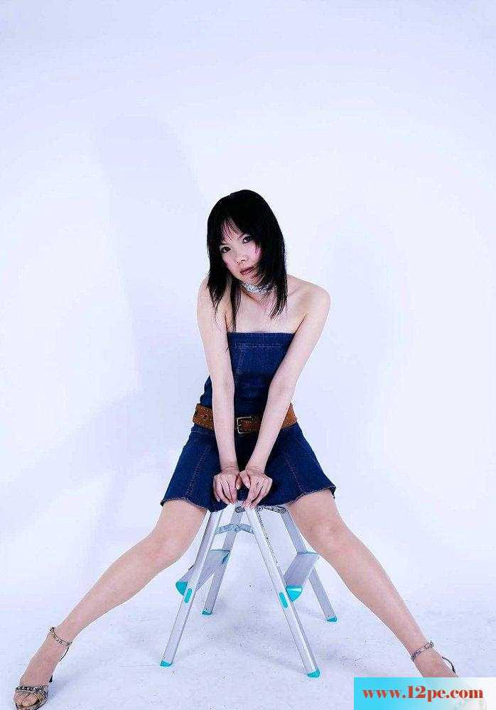 牛仔短裙美貌雪白美腿调戏诱惑(12P)