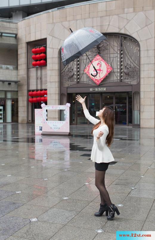 台湾清纯小美女丝袜迷人生活照(11P)