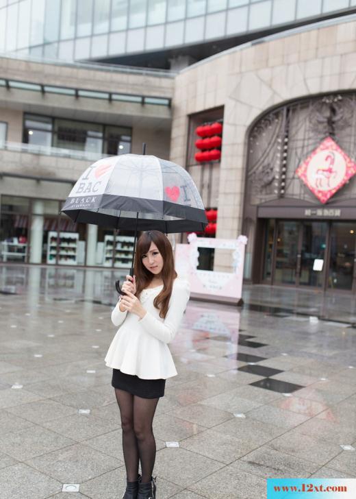 台湾清纯小美女丝袜迷人生活照(11P)