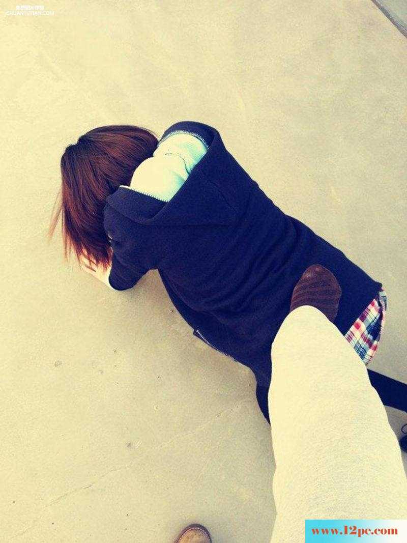 带着女友去楼顶发骚尿尿(13P)