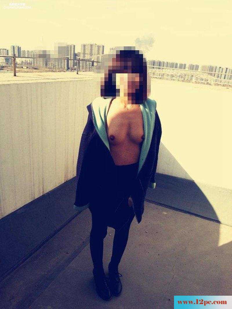 带着女友去楼顶发骚尿尿(13P)