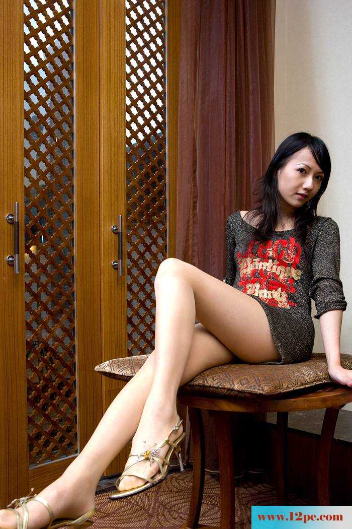 喜欢美女那双细长迷人的肉丝腿【11P】