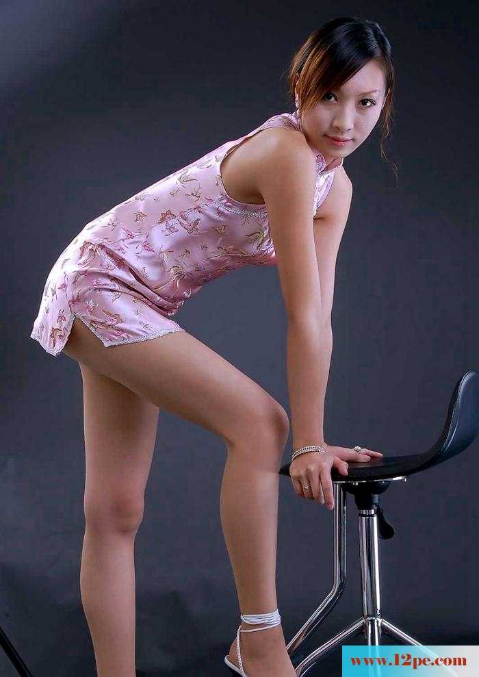 性感旗袍超短裙美女白嫩肉丝长腿(17P)