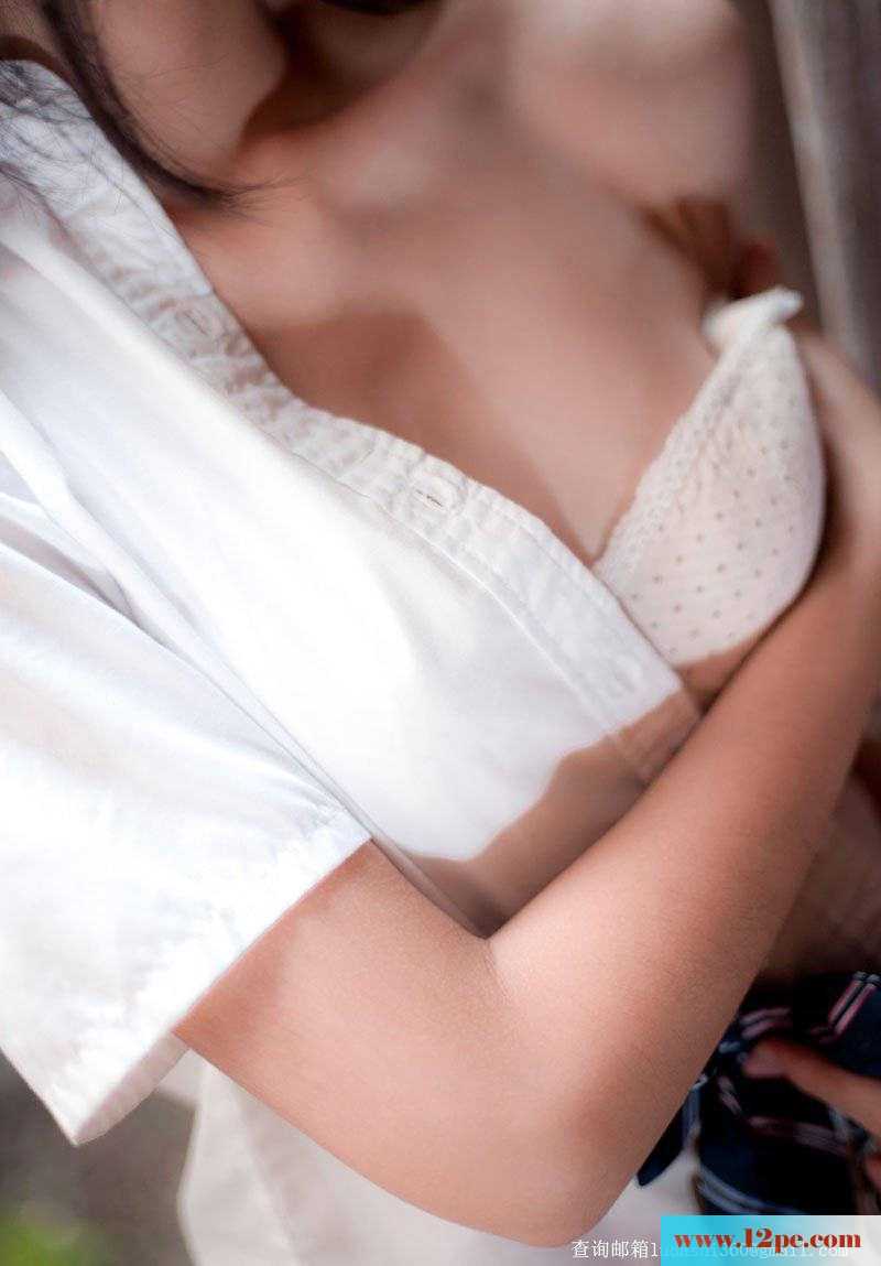 学生短裙制服妹大秀美腿(15P)