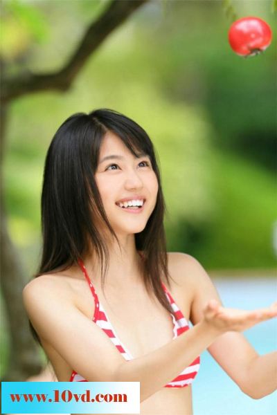 葡萄园中的可人mm清凉外比基尼【10P】