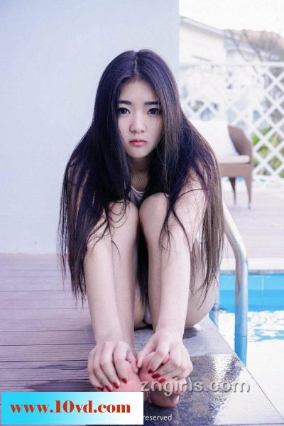 靓女在泳池更显水嫩诱惑【11P】