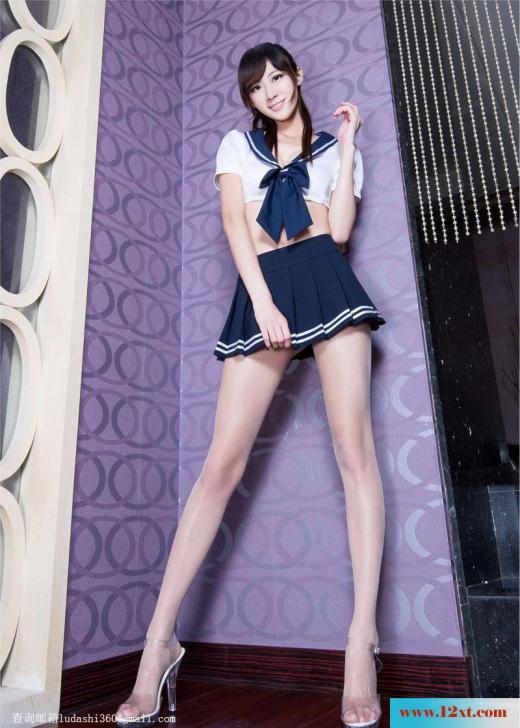 学生装少女白嫩美腿写真(15P)