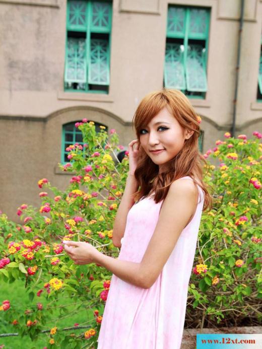 阳光好动的黑丝美女户外写真(17P)