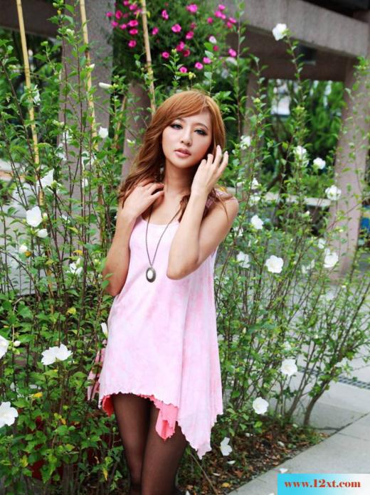 阳光好动的黑丝美女户外写真(17P)