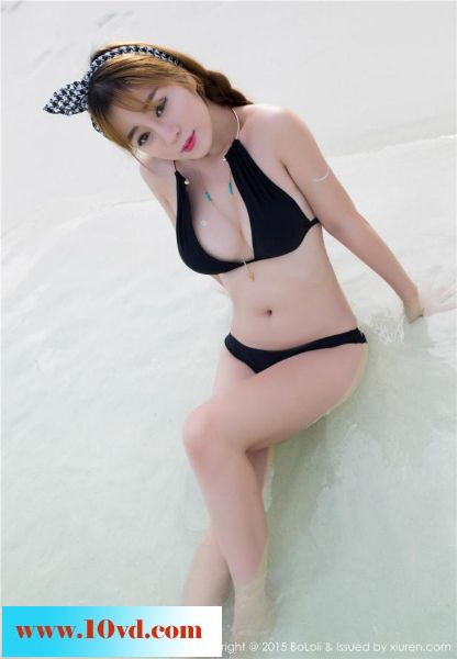 沙滩小林间中的比基尼美女【11P】