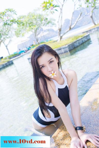 水域中的泳装小唯妹妹【12P】