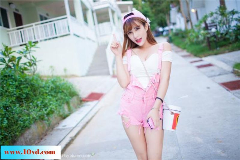 腿嫩胸丰大长腿美女海边清纯秀【11P】
