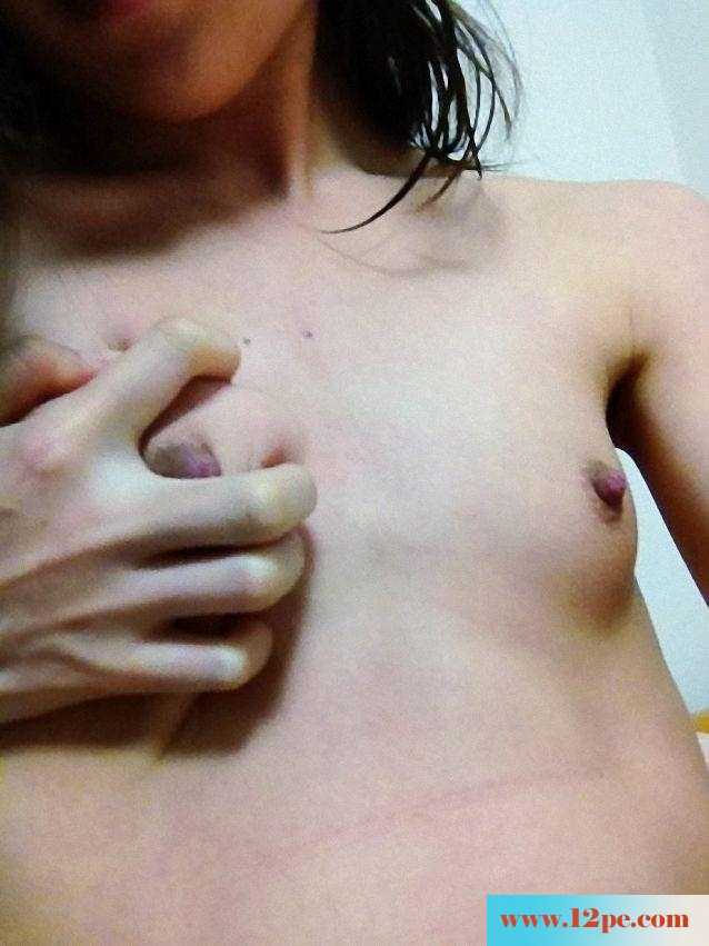身材还行就是咪咪小了点皮肤也不行，说实话(