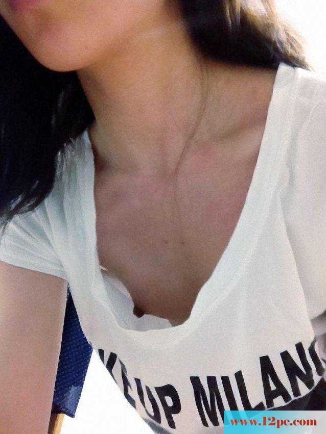 身材还行就是咪咪小了点皮肤也不行，说实话(