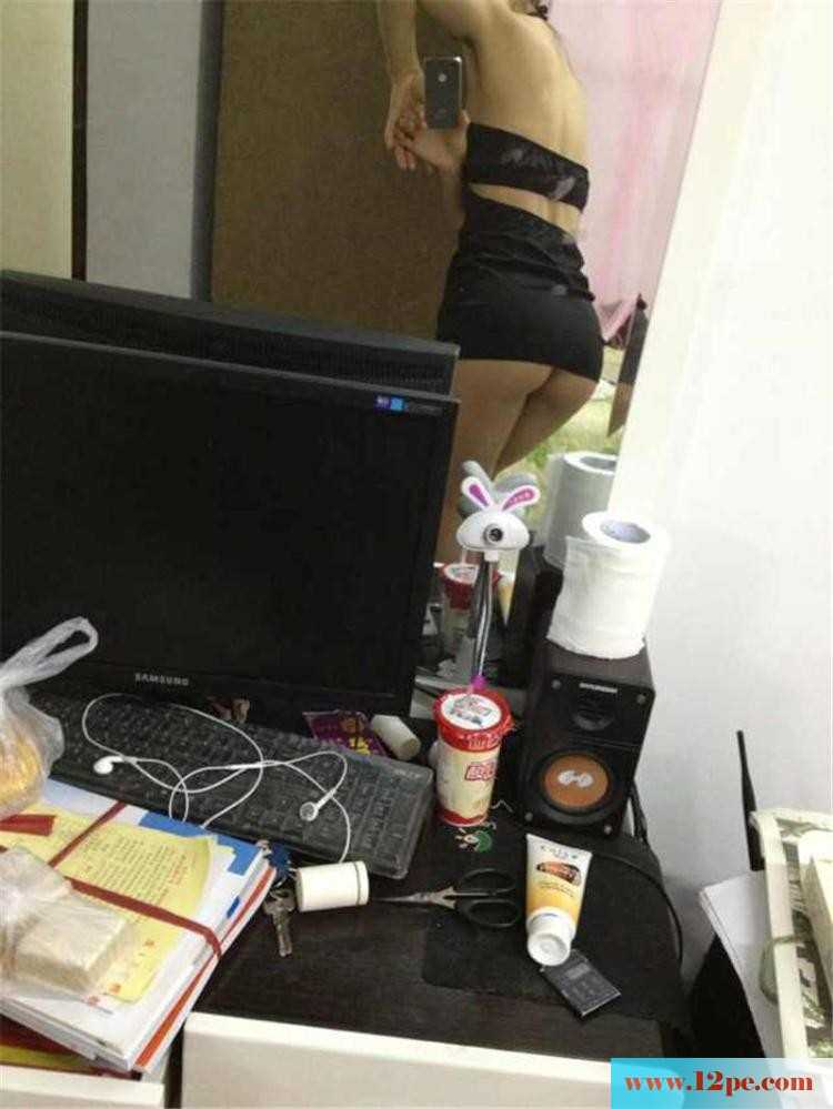 外地工作女友发来自拍裸照(11P)