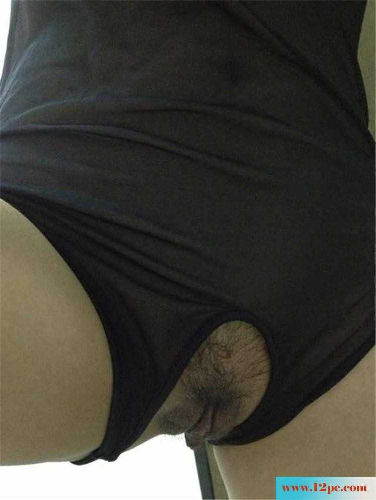 外地工作女友发来自拍裸照(11P)