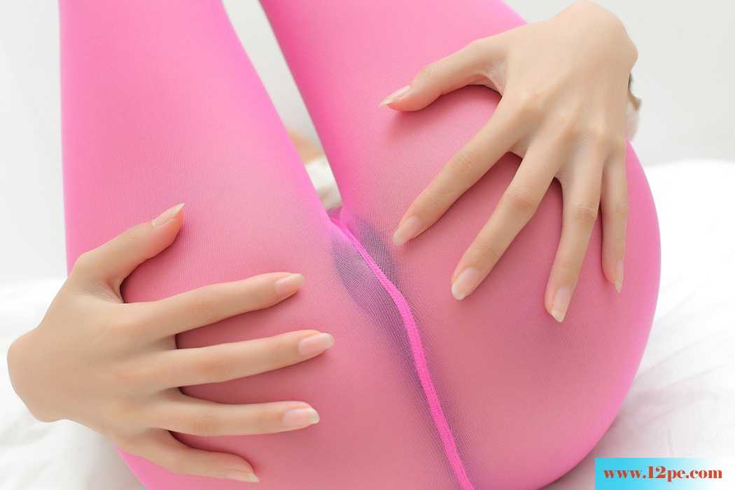 让人流口水的性感粉色丝袜美腿翘臀【15P】