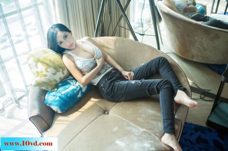 高挑美女棋棋丰满美胸超级妩媚【10P】