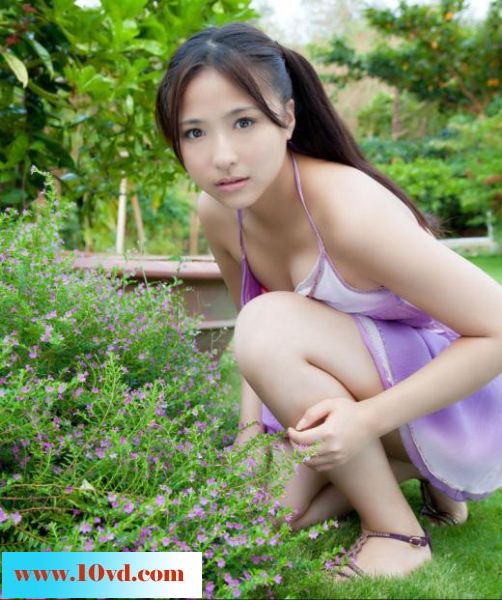 90后嫩嫩白白美小妞【13P】