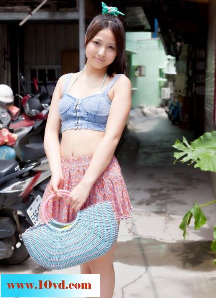 90后嫩嫩白白美小妞【13P】
