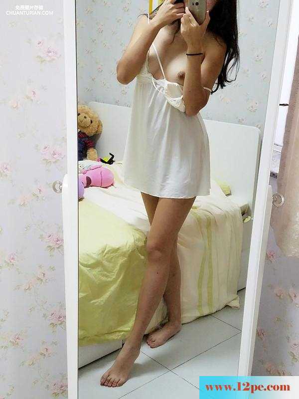 呜呜呜跳蛋塞到逼逼里面去乐好多水呜呜讨厌~