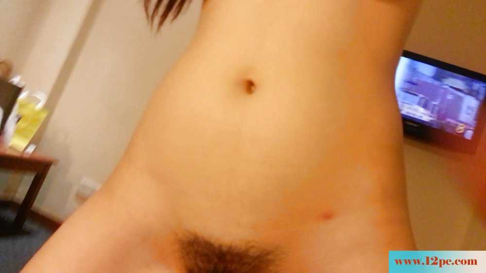 这妞略微下垂的乳房的，乘兴享受吧。。(13P)