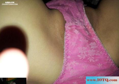 新找的一位勤劳女友饱满美乳身材很诱人(12P)