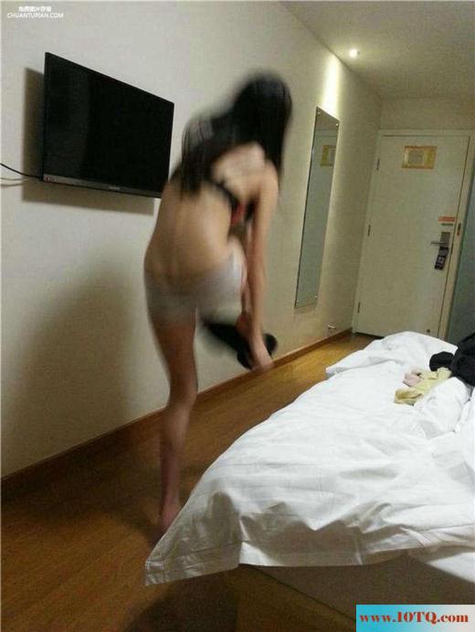 性感花纹蕾丝内裤美女迷人的身姿诱惑人心的面