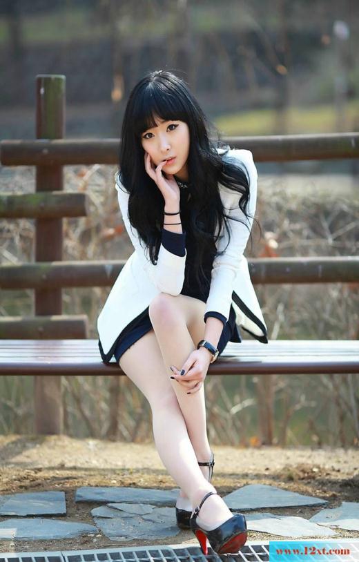 高挑的美女丝袜秀腿(18P)