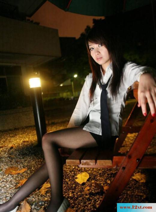 黑丝女教师也玩诱惑(11P)