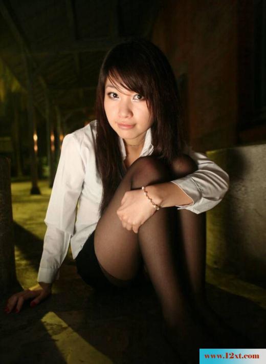 黑丝女教师也玩诱惑(11P)