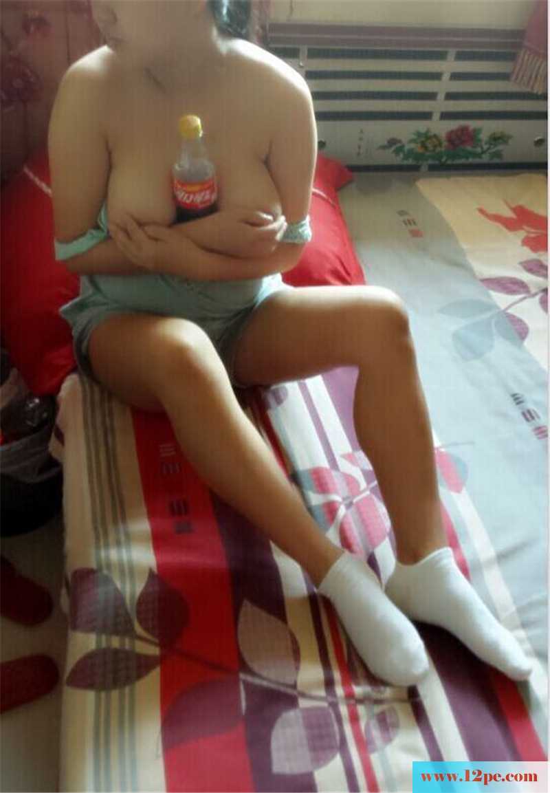 大连骚货爆乳勾引各位哥哥(24P)