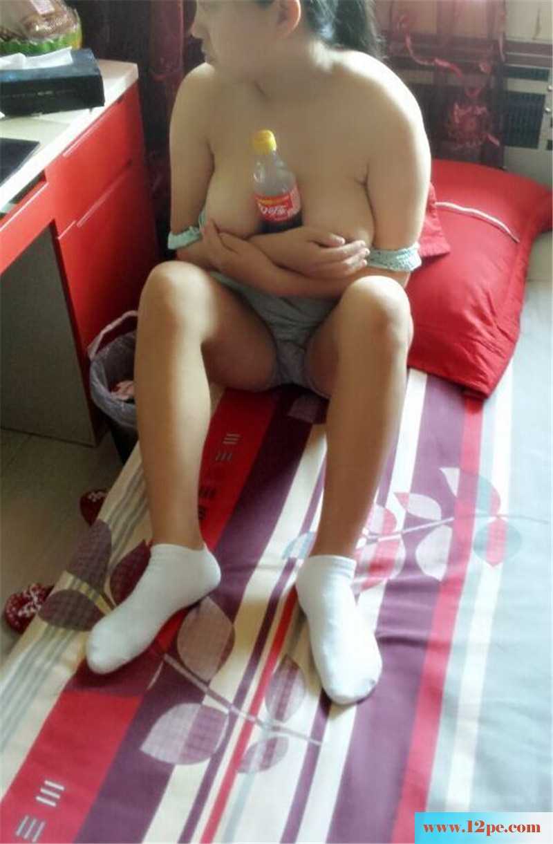 大连骚货爆乳勾引各位哥哥(24P)