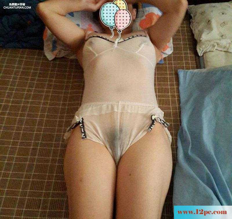 风骚欲女人妻买了透明白色蕾丝装来诱惑我(12P