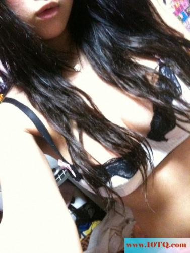 此女奶子够大吗(10P)