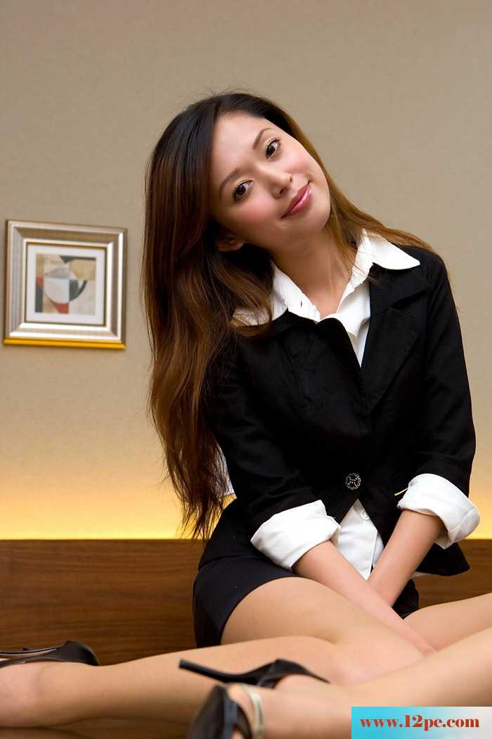 气质美貌性感短裙秀细长肉丝腿【15P】