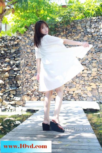 呼吸清新氧气度假中的大美女【13P】