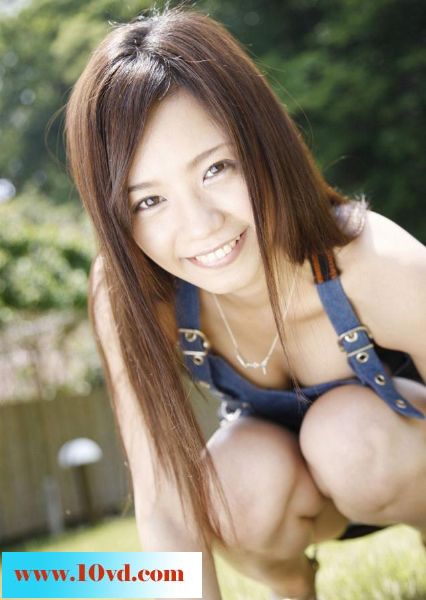 户外玩乐中的自恋销魂少女【13P】