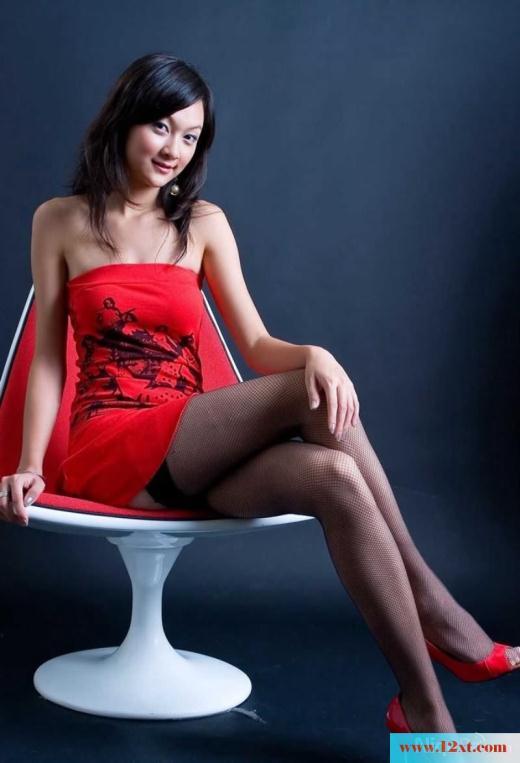 苗条美女黑丝腿又长又诱人(19p)