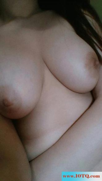 小妹宿舍自拍灯笼奶(20P)