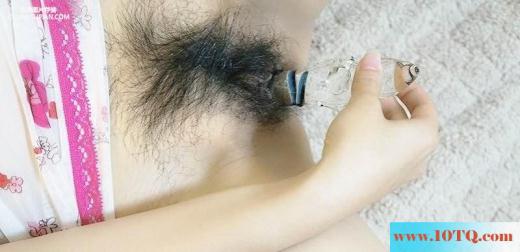 性感少妇的的露奶玩穴照，超迷人啊(12P)