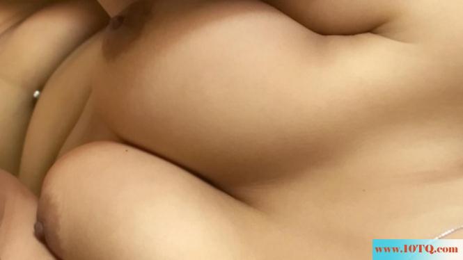 穴穴好容易湿唷!穿新买的性感内衣诱惑我干她