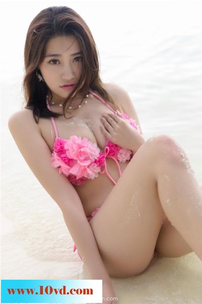 夏天去海边穿得非常清凉的美女【10P】
