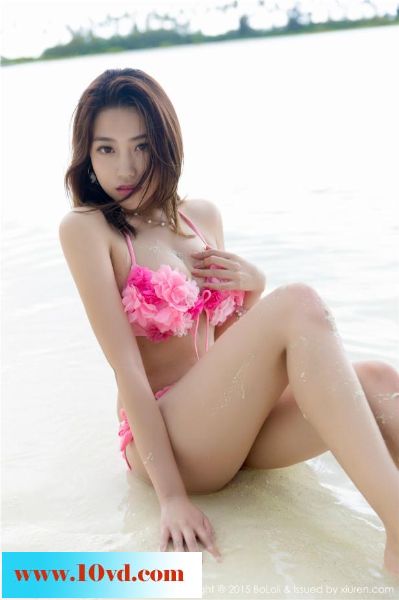 夏天去海边穿得非常清凉的美女【10P】