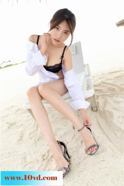 夏天去海边穿得非常清凉的美女【10P】